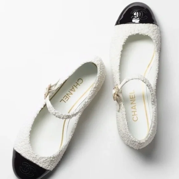 CHANEL Tweed and Patent Calfskin Mary Janes, White/Black - Retail $1350, NIB - Picture 3 of 10